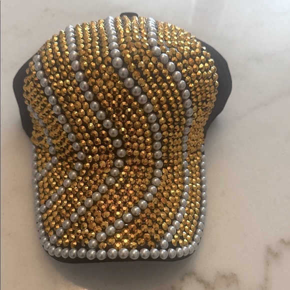 Jennifer & Company Gold tone and Faux Pearl Embellished Cap - Picture 4 of 4